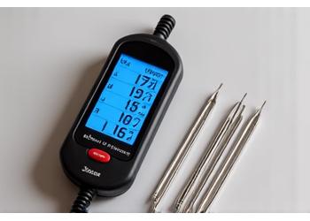 Wireless Pro Master thermometer with four probes and a large digital display.